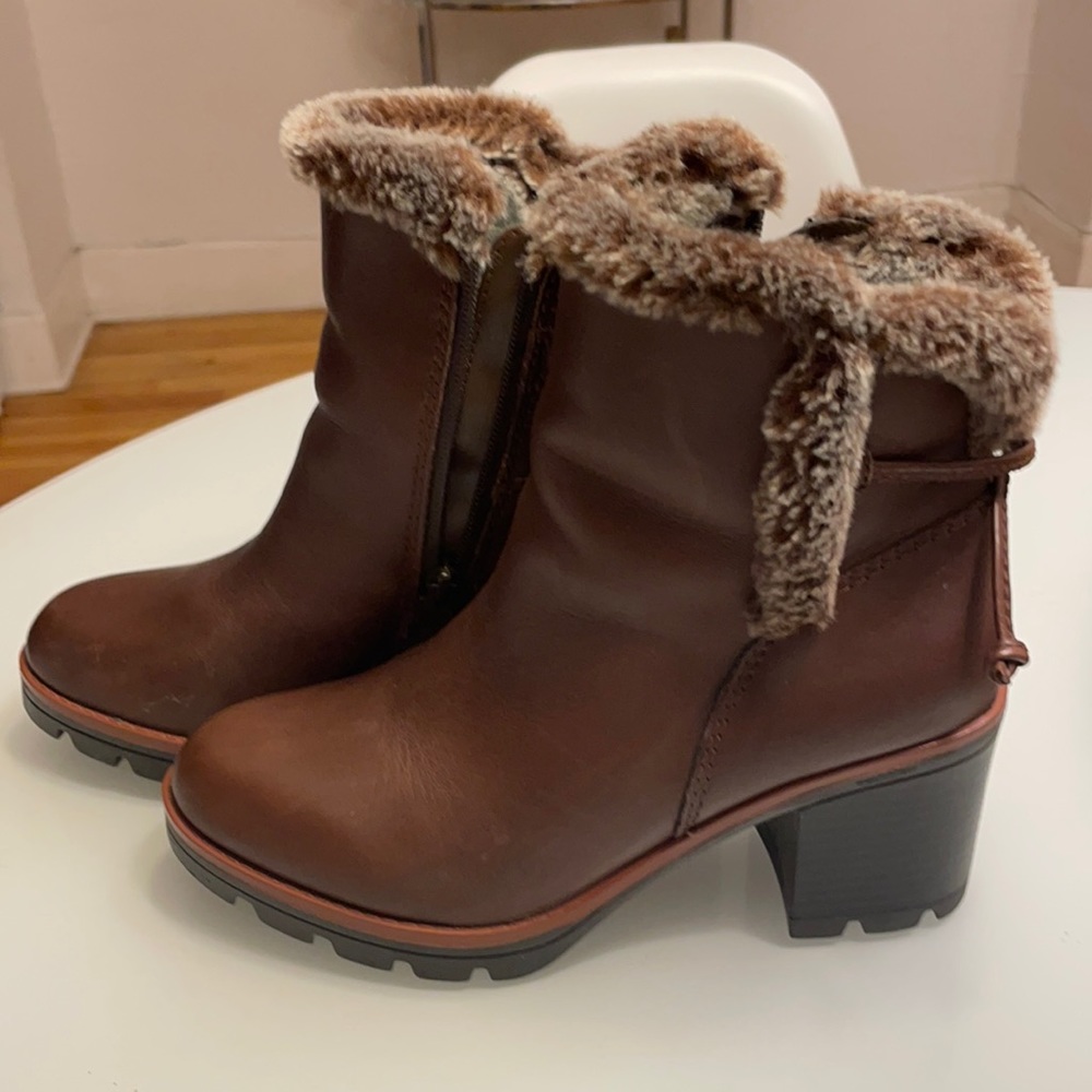 Naturalizer semi new brown ankle boots